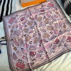 Louis Vuitton BNWOT CARRE ESS LV ROSE Scarf